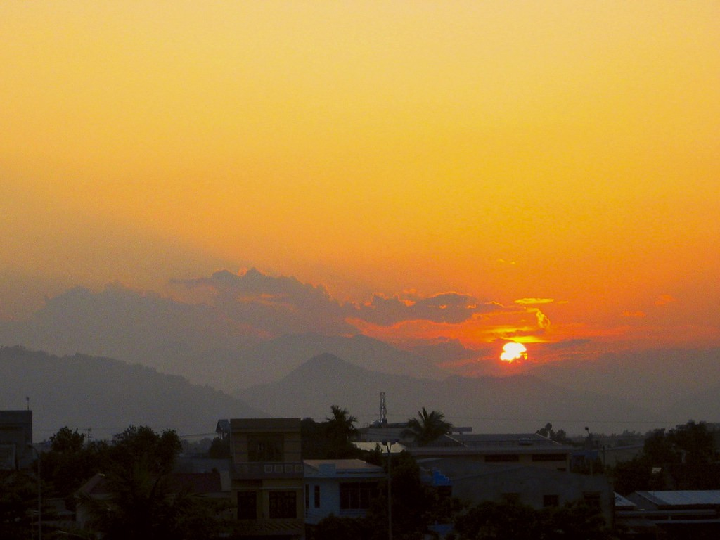 spellbinding sunset in da nang under the lens of a foreign photographer