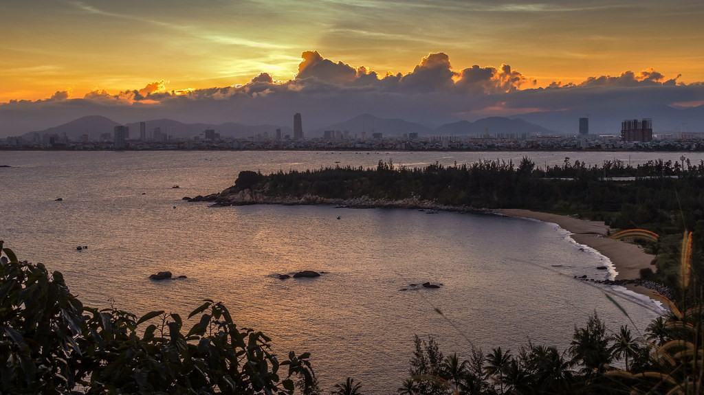 spellbinding sunset in da nang under the lens of a foreign photographer
