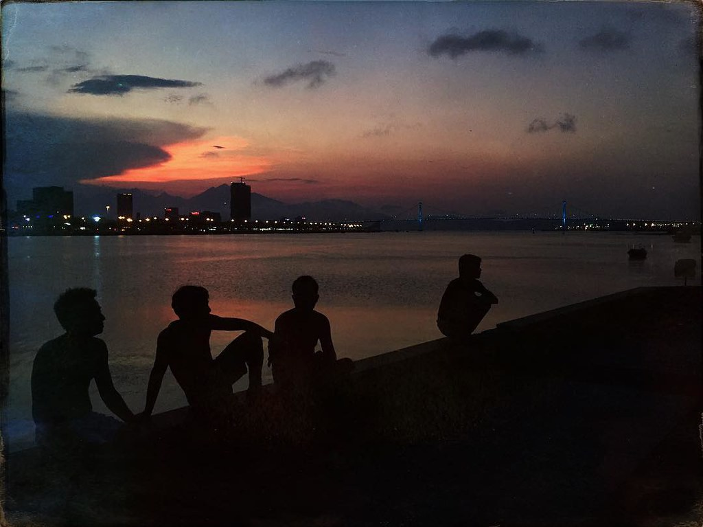 spellbinding sunset in da nang under the lens of a foreign photographer