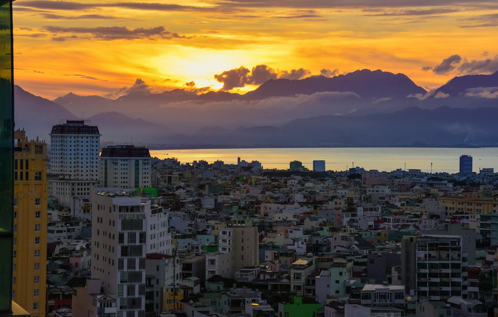 spellbinding sunset in da nang under the lens of a foreign photographer