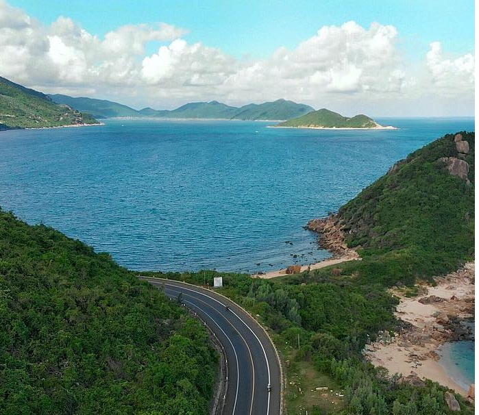 Top breath taking curves in Vietnam