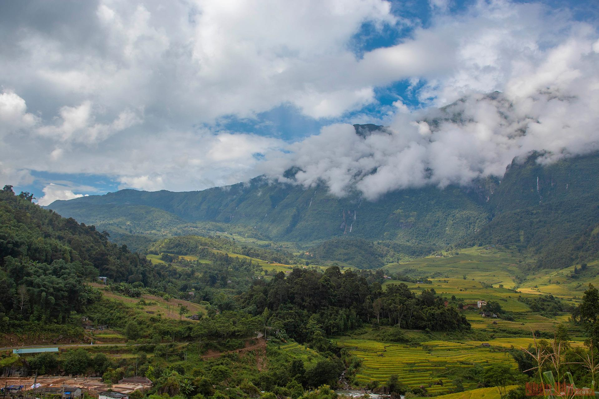 Magnificent Y Ty Plateau in ripening rice season