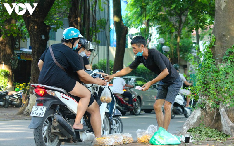 the unique specialties of hanoi in autumn