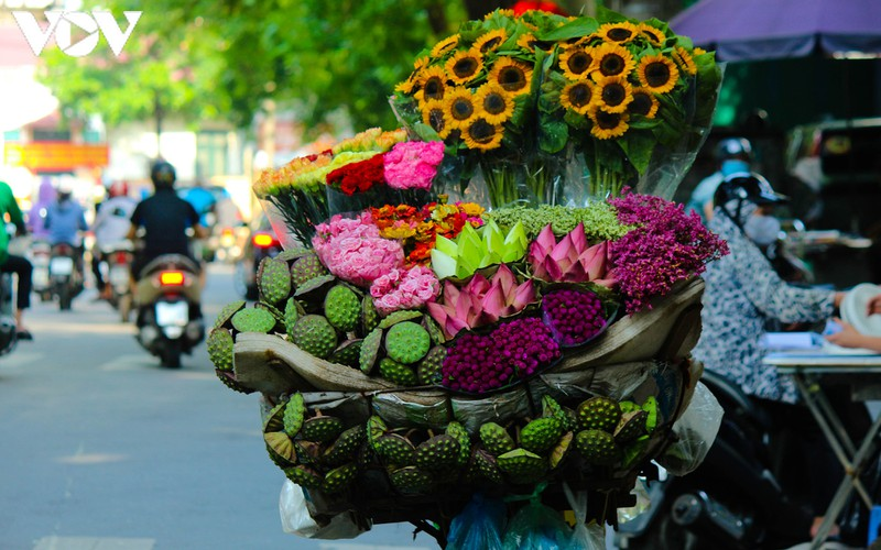 the unique specialties of hanoi in autumn