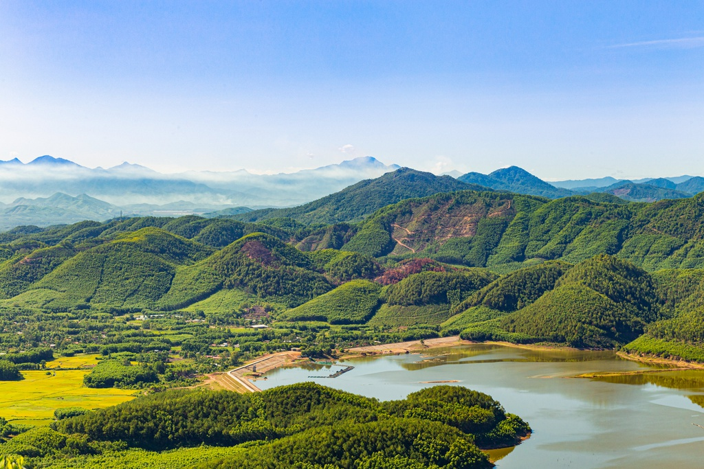 Hon Vuon Mountain, a new charm in Central Vietnam