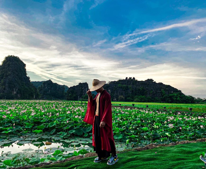 northern vietnams marvelous lotus lagoon suddenly blooms amidst autumn