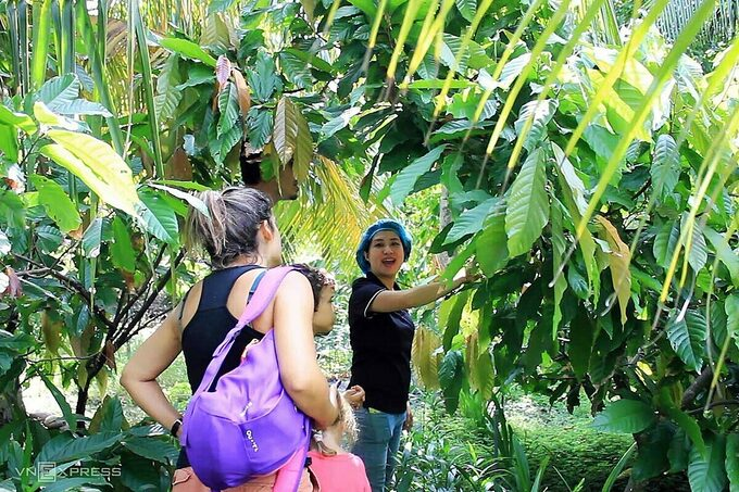 Experience of making chocolate by yourself in Western Vietnam