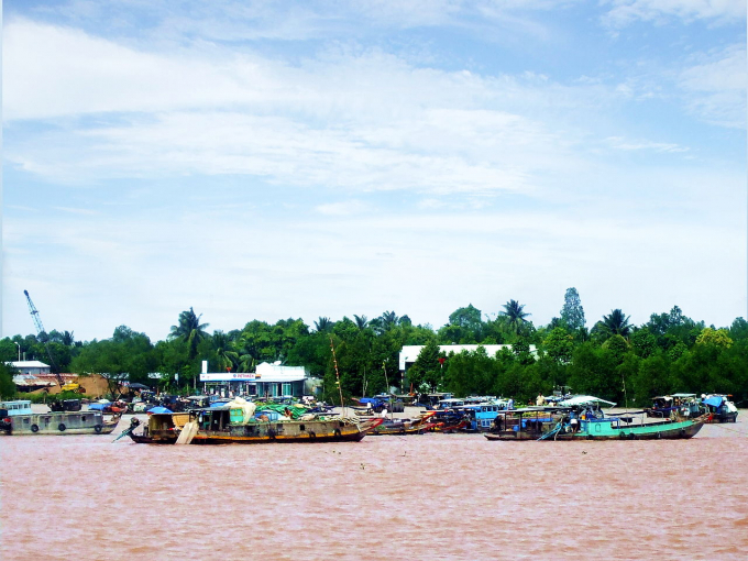 tra on floating market enduring cultural trait of vietnams mekong delta