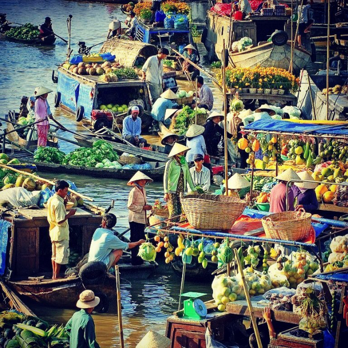 tra on floating market enduring cultural trait of vietnams mekong delta