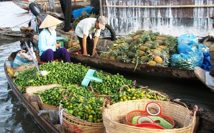 tra on floating market enduring cultural trait of vietnams mekong delta