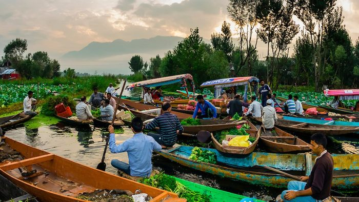 tra on floating market enduring cultural trait of vietnams mekong delta