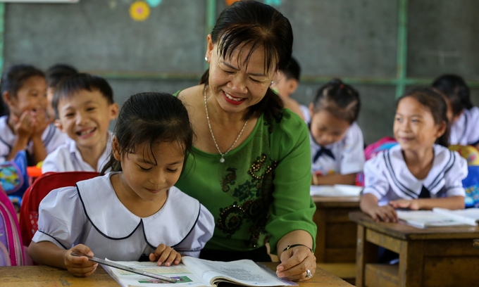 Two Vietnamese representatives join UNESCO network of learning cities