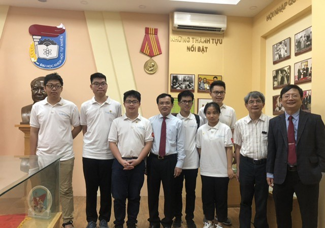 Vietnamese Students Bag Gold Medals At Int’l Olympiad Of Metropolises ...