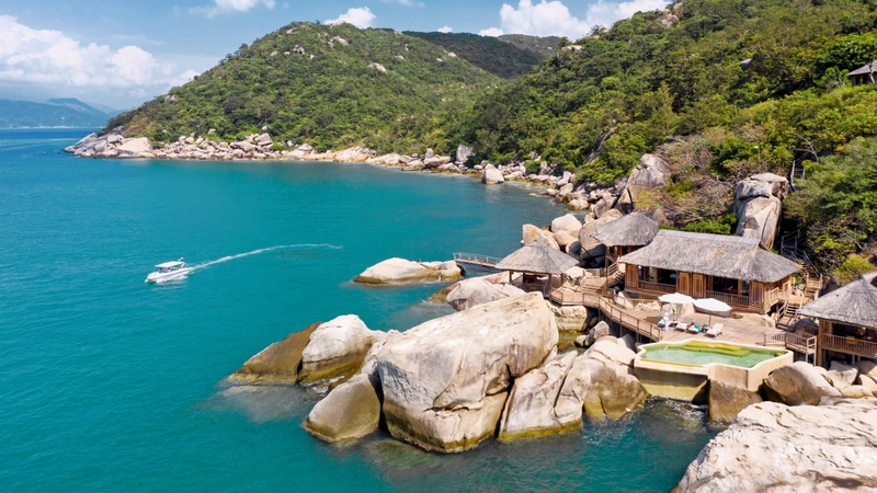 Five expensive travel experiences in vietnam