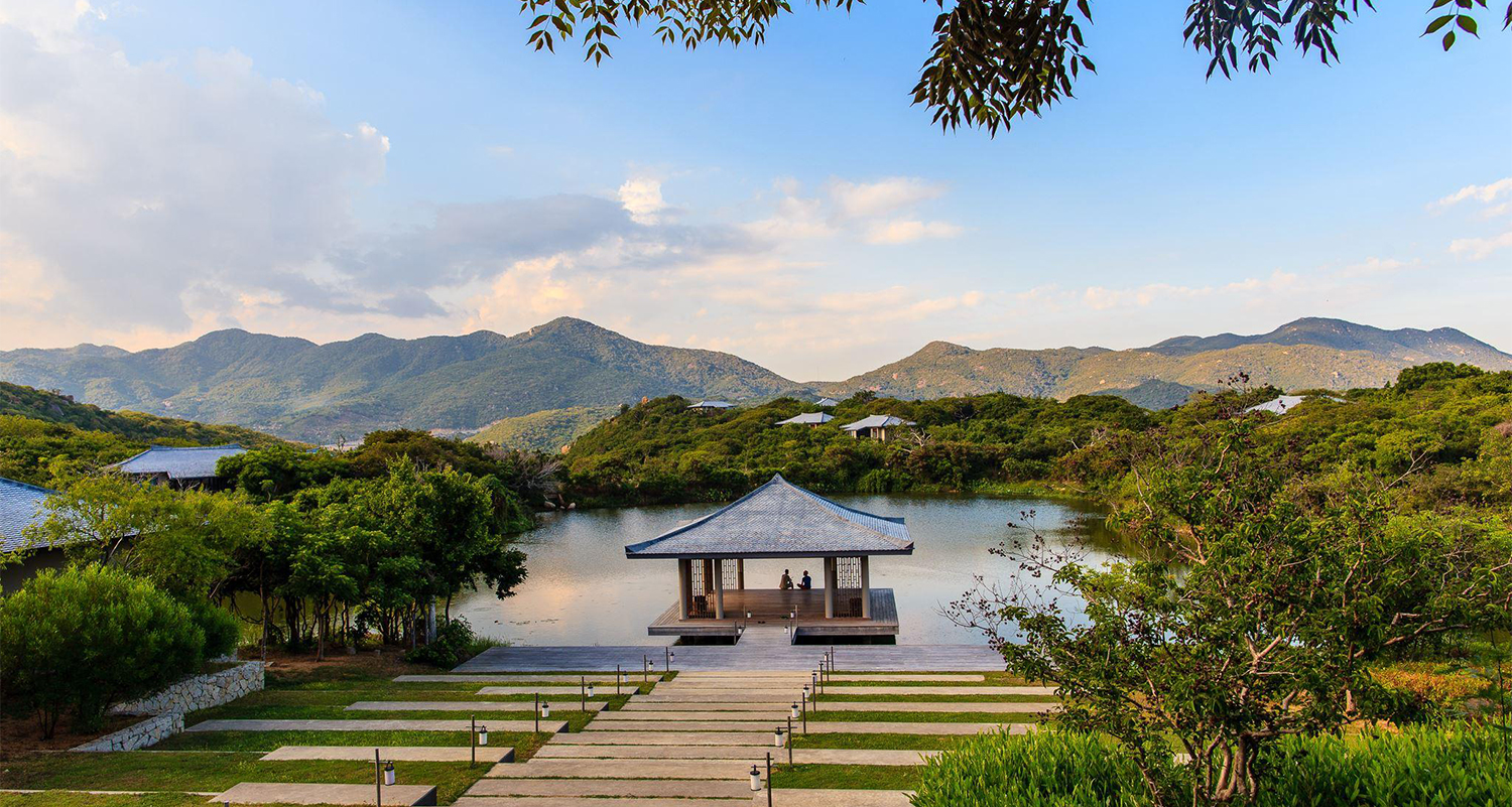 Five expensive travel experiences in vietnam