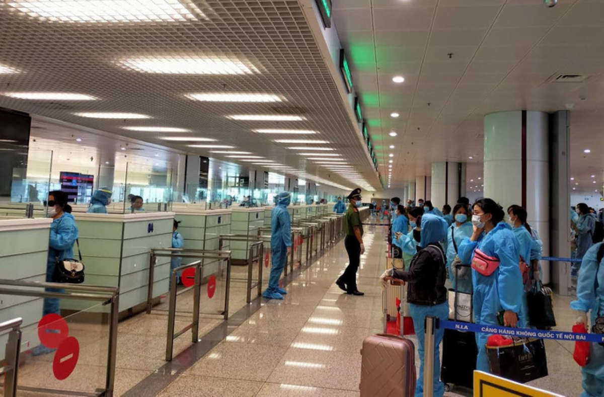 why international commercial flights entering vietnam again temporarily suspended