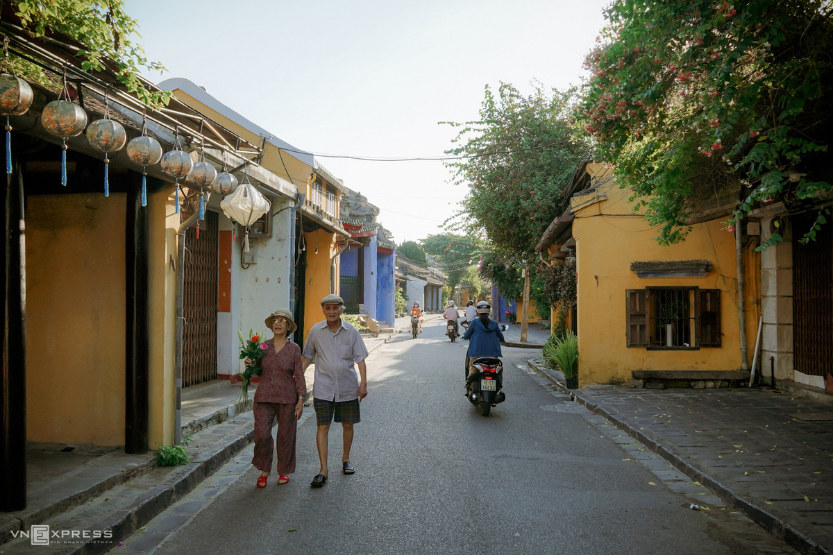 A glimpse of poetic Hoi An Ancient Town in autumn