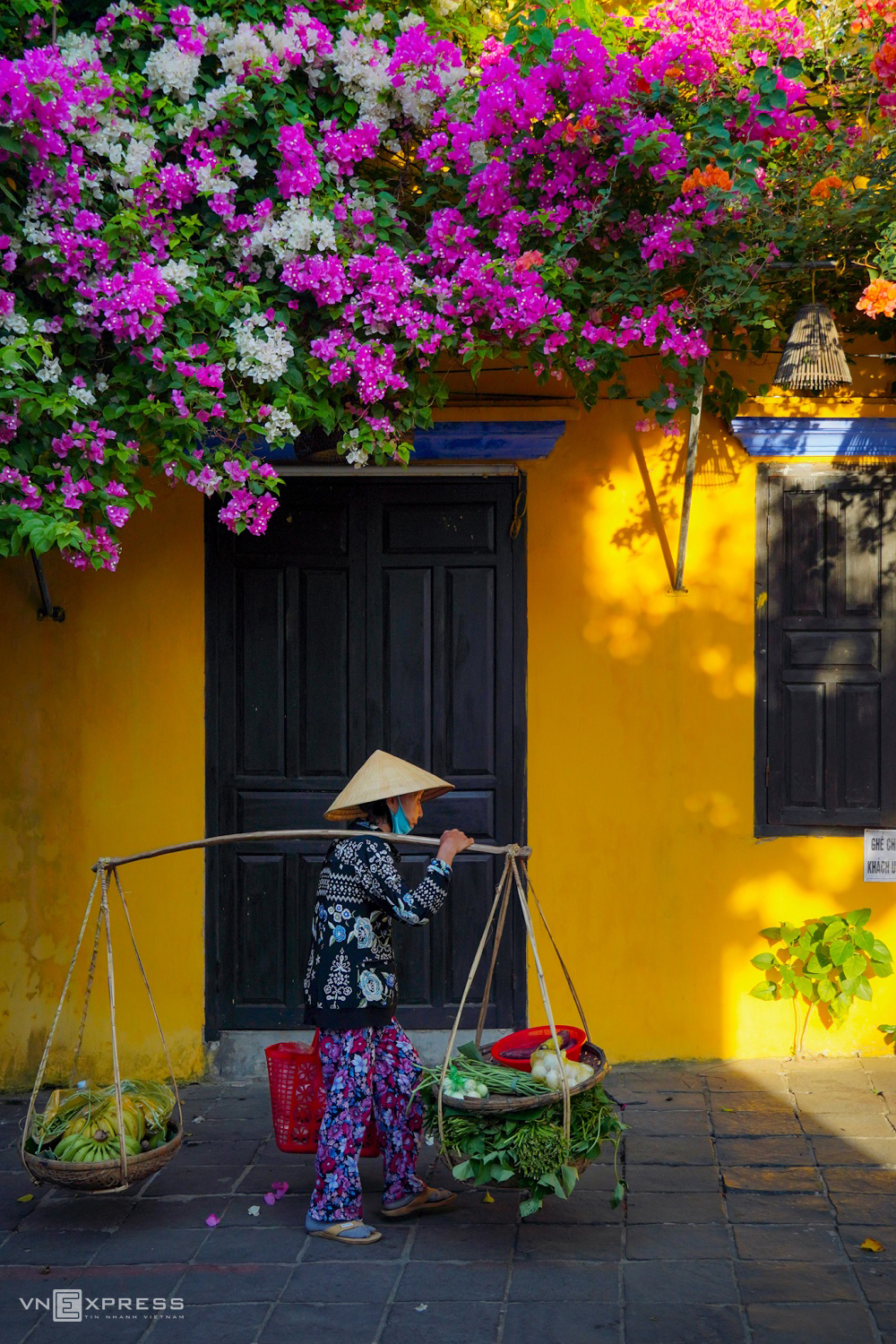 a glimpse of poetic hoi an ancient town in autumn