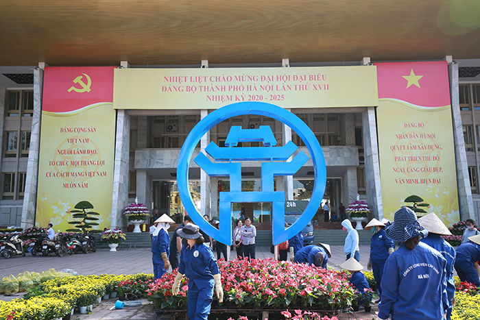Hanoi streets brilliantly decorated to celebrate 1010th anniversary of Thang Long – Hanoi
