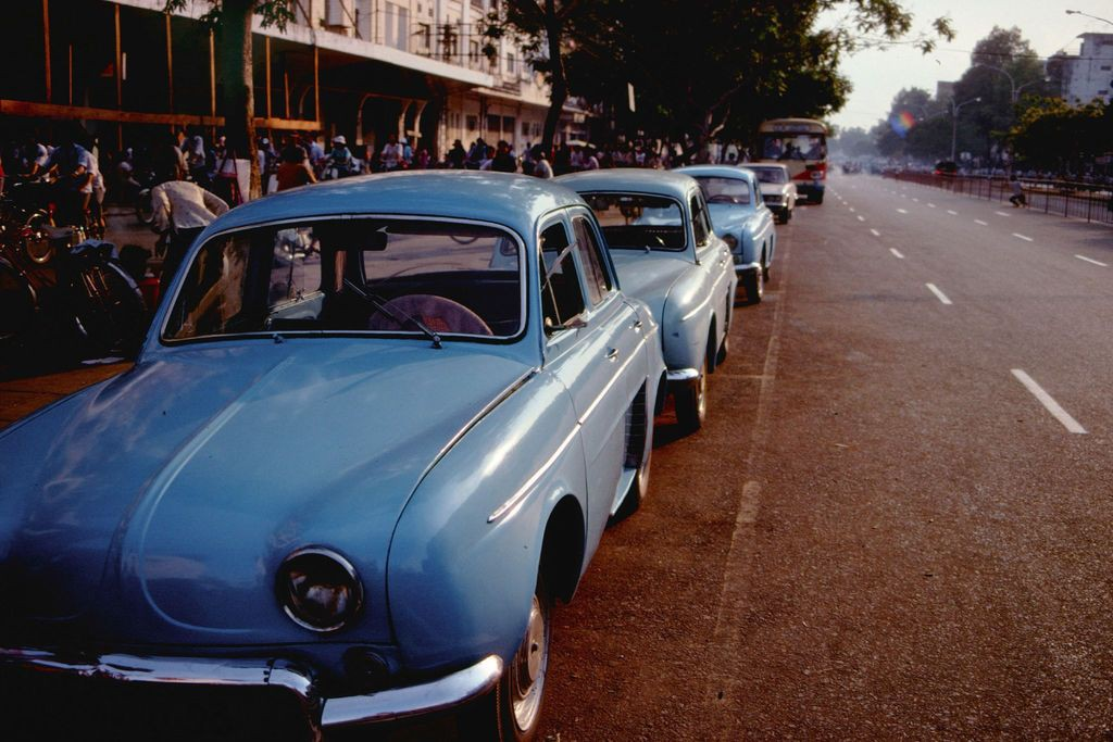 amazing photos of traffic in saigon in 1989