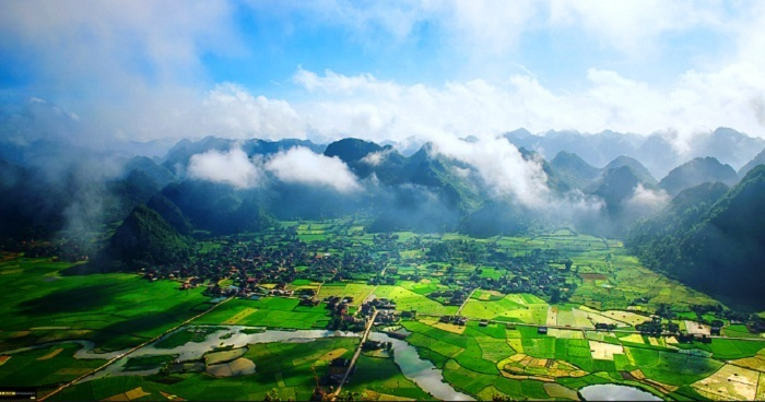 exploring valley of clouds in northern vietnam