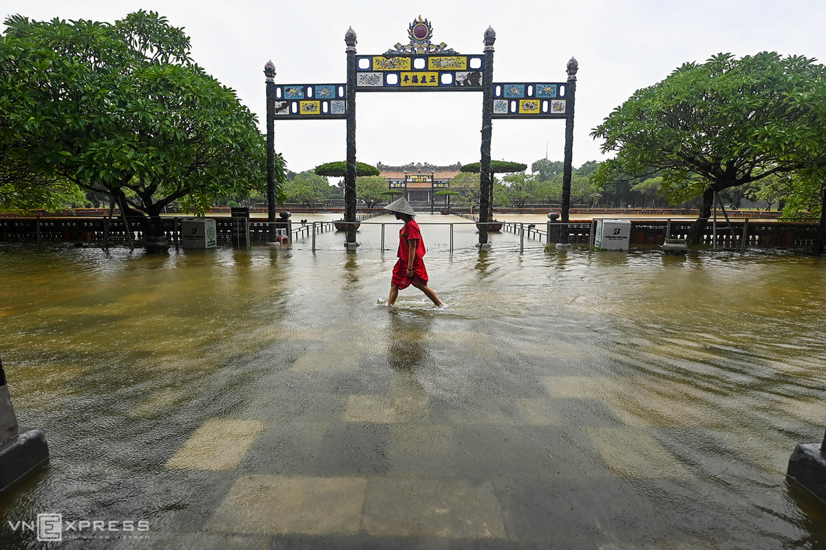 Hue Imperial City submerged by floodwaters