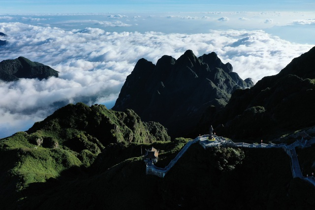 Fansipan Mount, a paradise for cloud-hunters