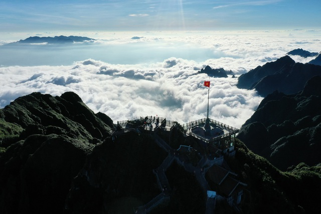 Fansipan Mount, a paradise for cloud-hunters