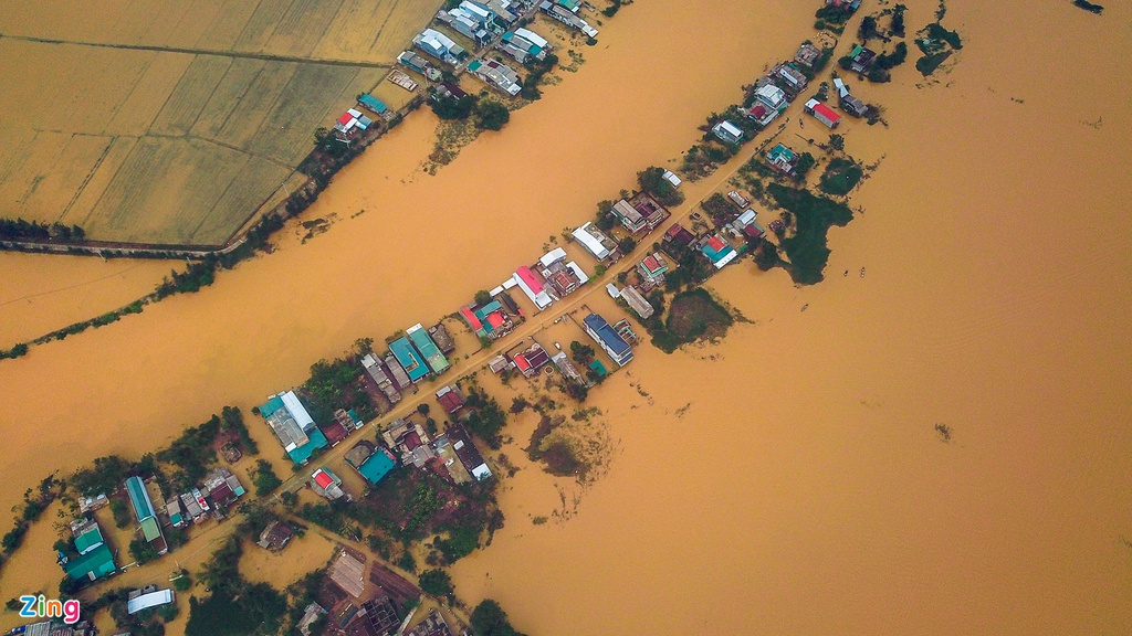 In photos: Thousands of houses in Thua Thien Hue inundated in water