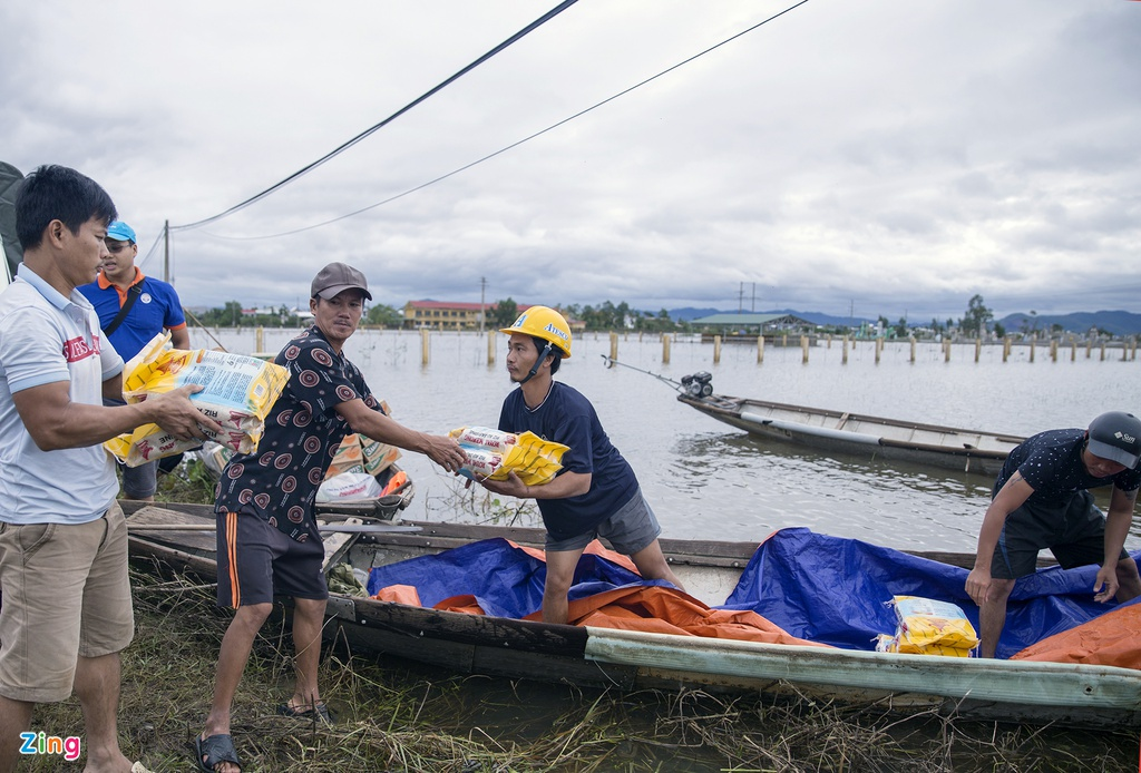 In photos: Thousands of houses in Thua Thien Hue inundated in water