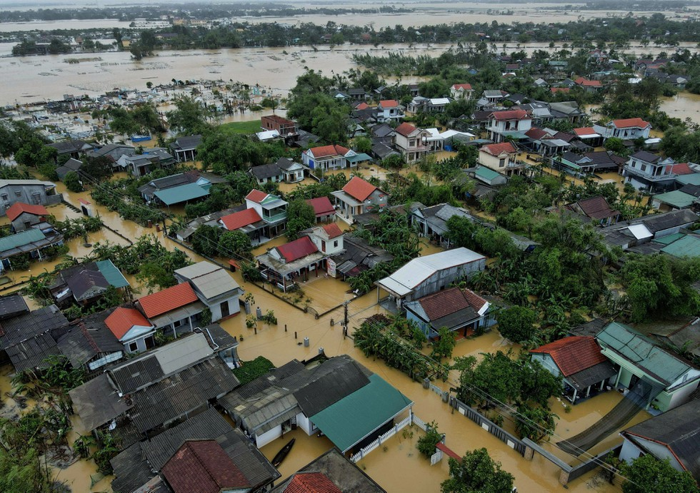 In photos: Thousands of houses in Thua Thien Hue inundated in water