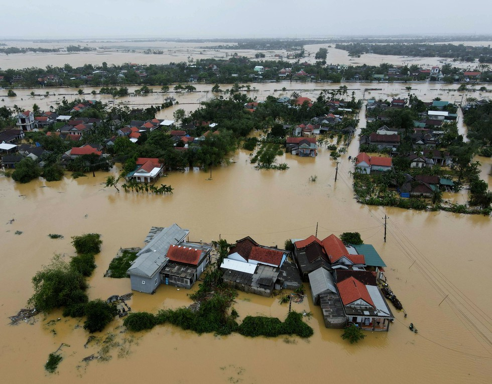In photos: Thousands of houses in Thua Thien Hue inundated in water