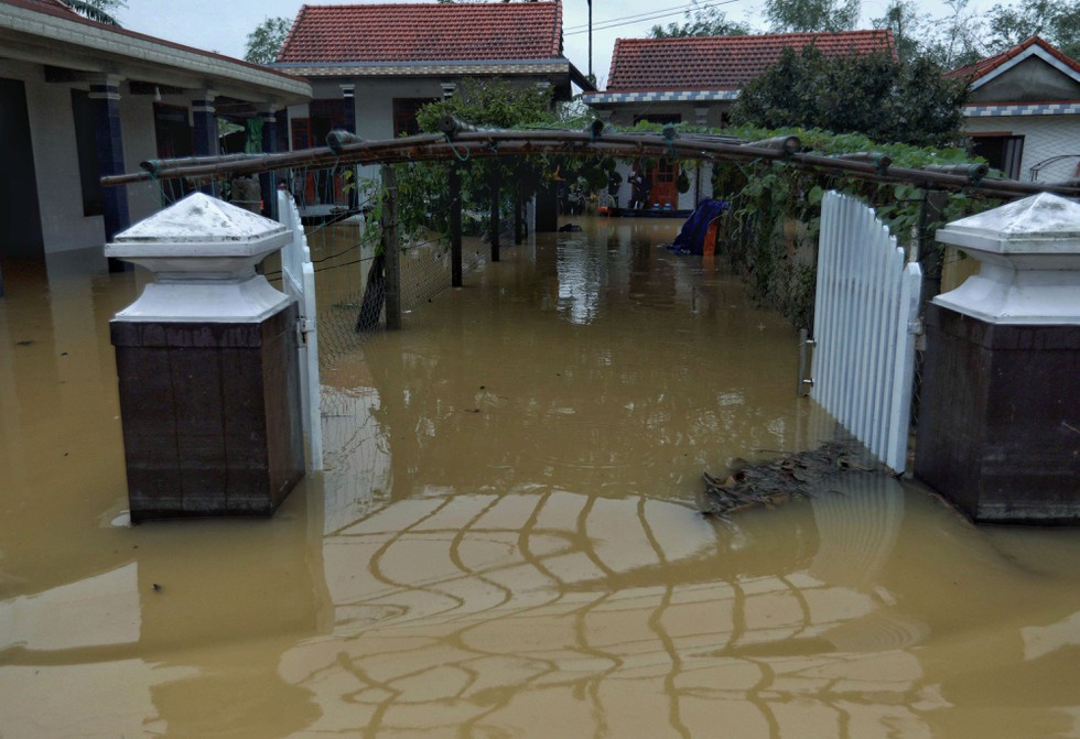 In photos: Thousands of houses in Thua Thien Hue inundated in water