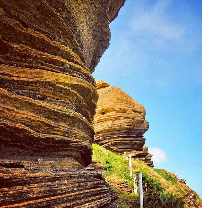 Tourist-attracting vertical cliffs in Vietnam