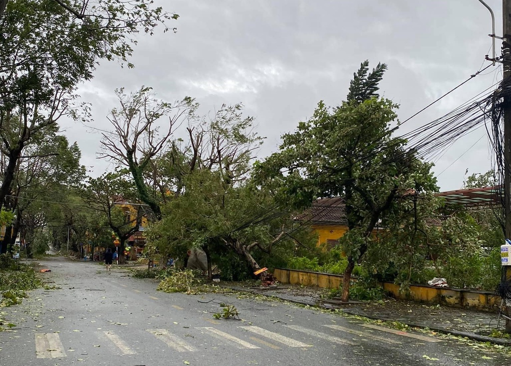 Hoi An ancient town wrecked after storm Molave