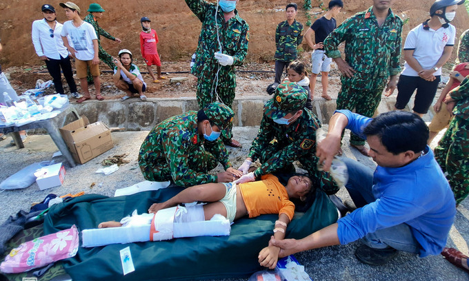 230 deaths in floods and landslides in central vietnam