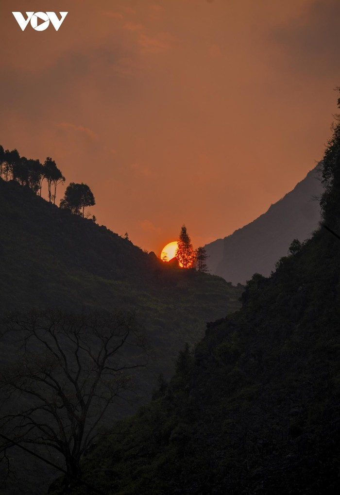 Glorious sunset in Vietnam’s mountainous regions Glorious sunset in Vietnam’s mountainous regions