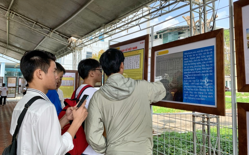 Exhibition on Vietnam's sovereignty over Hoang Sa and Truong Sa ongoing in Da Nang