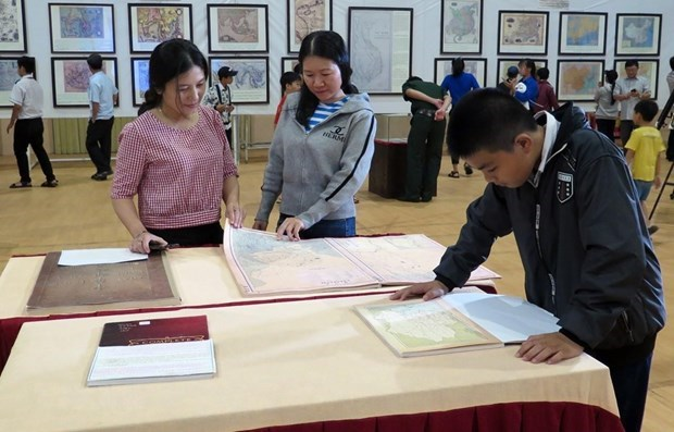exhibition on vietnams sovereignty over hoang sa and truong sa ongoing in da nang
