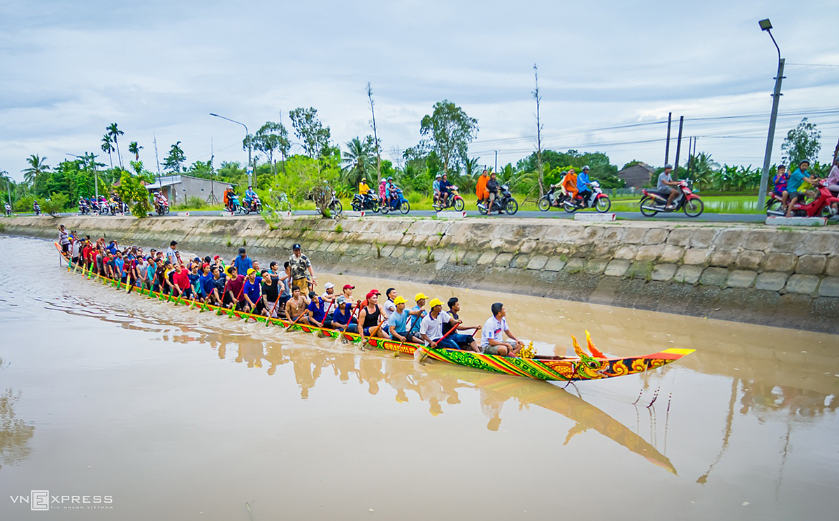 Boat-racing festival, a traditional cultural feature of Mekong Delta