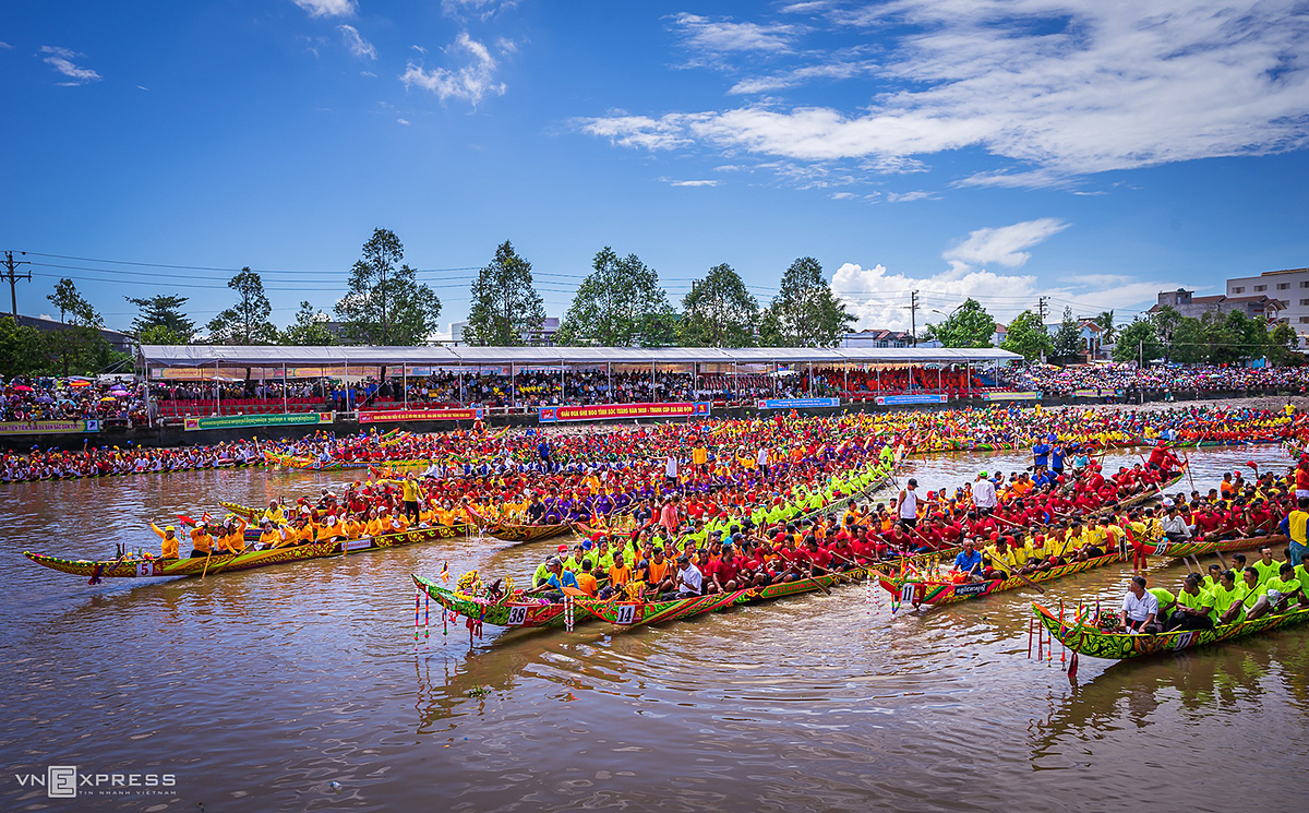 boat racing festival a traditional cultural feature of mekong delta