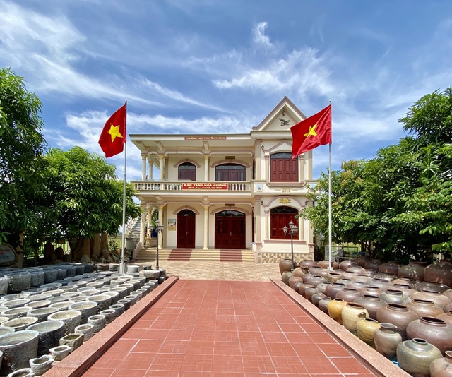 one of a kind museum of an old teacher in central vietnam