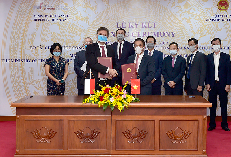 Vietnam, Poland sign MoU on finance cooperation