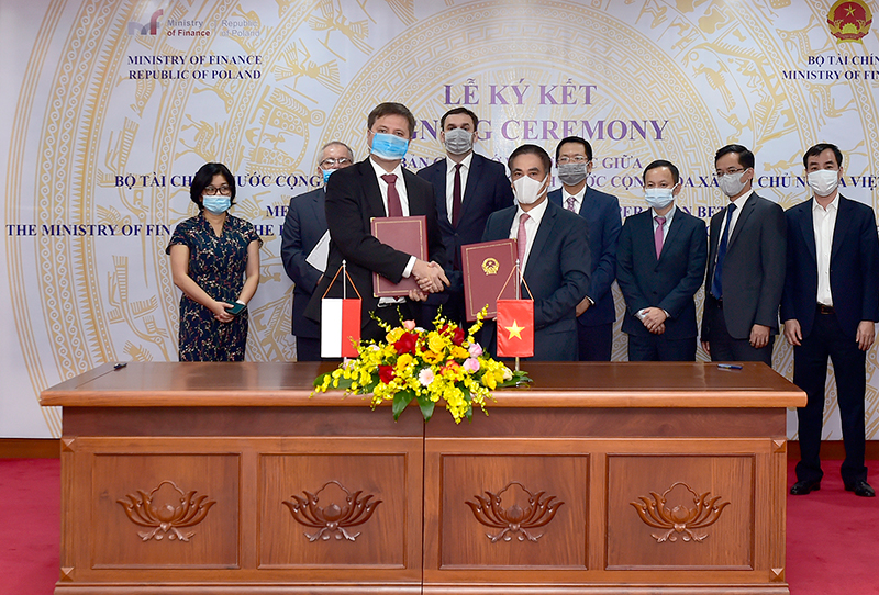 vietnam poland sign mou on finance cooperation