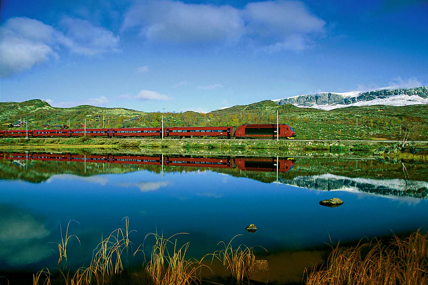 Vietnam’s Reunification Express named among top 10 world’s most amazing train journeys