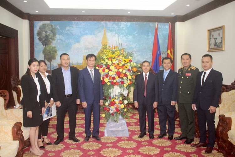 lao embassy in vietnam turning congratulatory flowers into presents for disaster hit victims in central vietnam