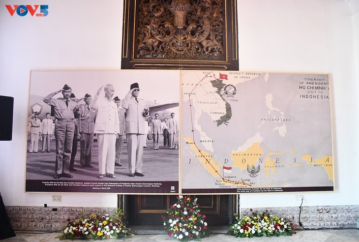 Photo exhibition celebrates 65th anniversary of Vietnam-Indonesia diplomatic ties