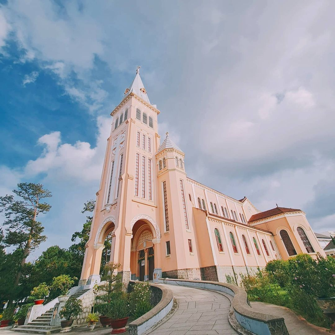 four cathedrals for a wonderful christmas visit in da lat