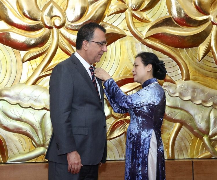 vufo presents medal for peace and friendship among nations to chilean ambassador to vietnam