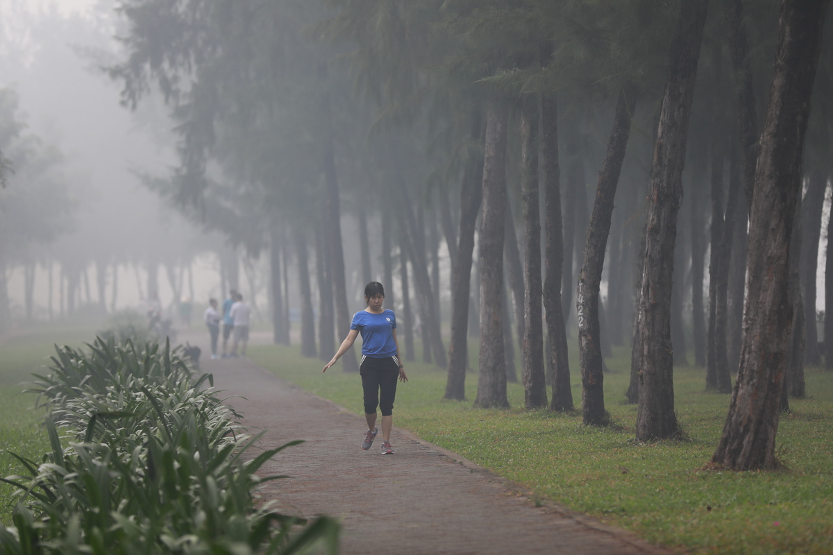Vietnam’s southern metropolis dimmed in fog